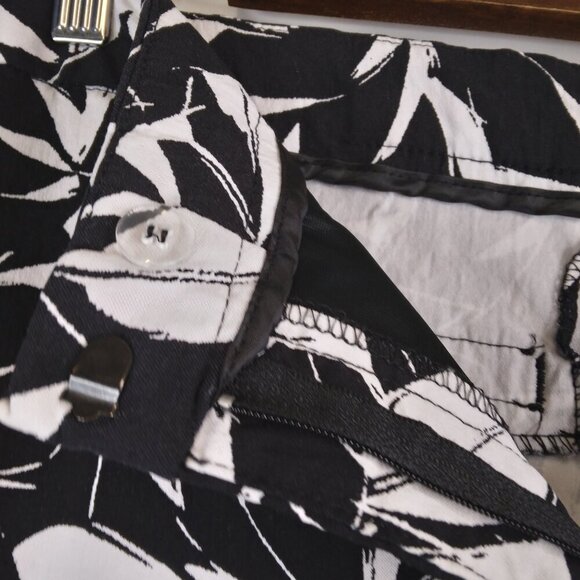 Mario Serrani Comfort Stretch Tummy Control Black and White Short Size 16 - Picture 8 of 11